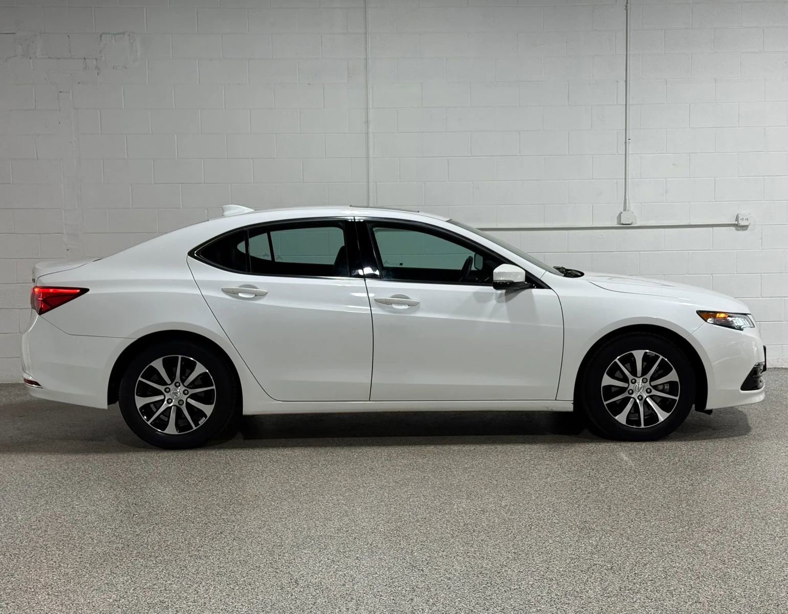 Used 2017 Acura TLX FWD image 5