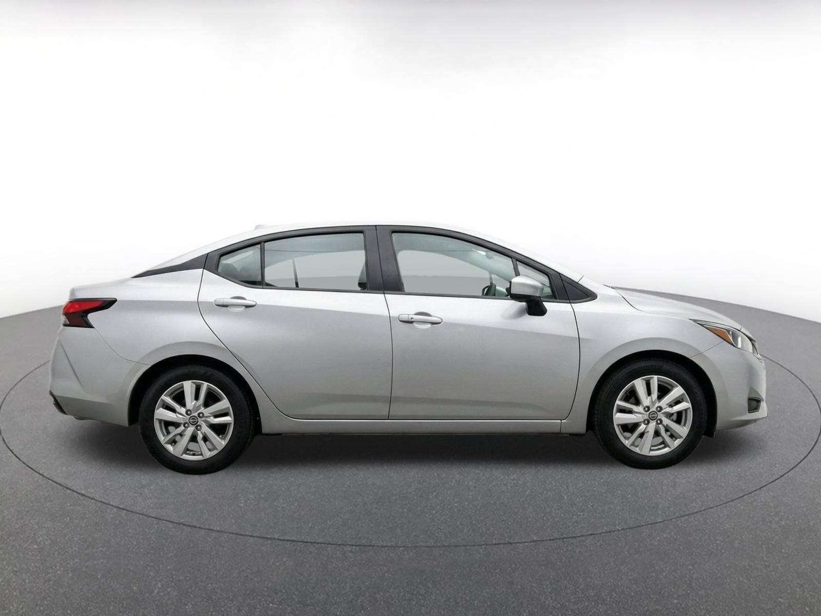 Used 2025 Nissan Versa SV FWD image 10