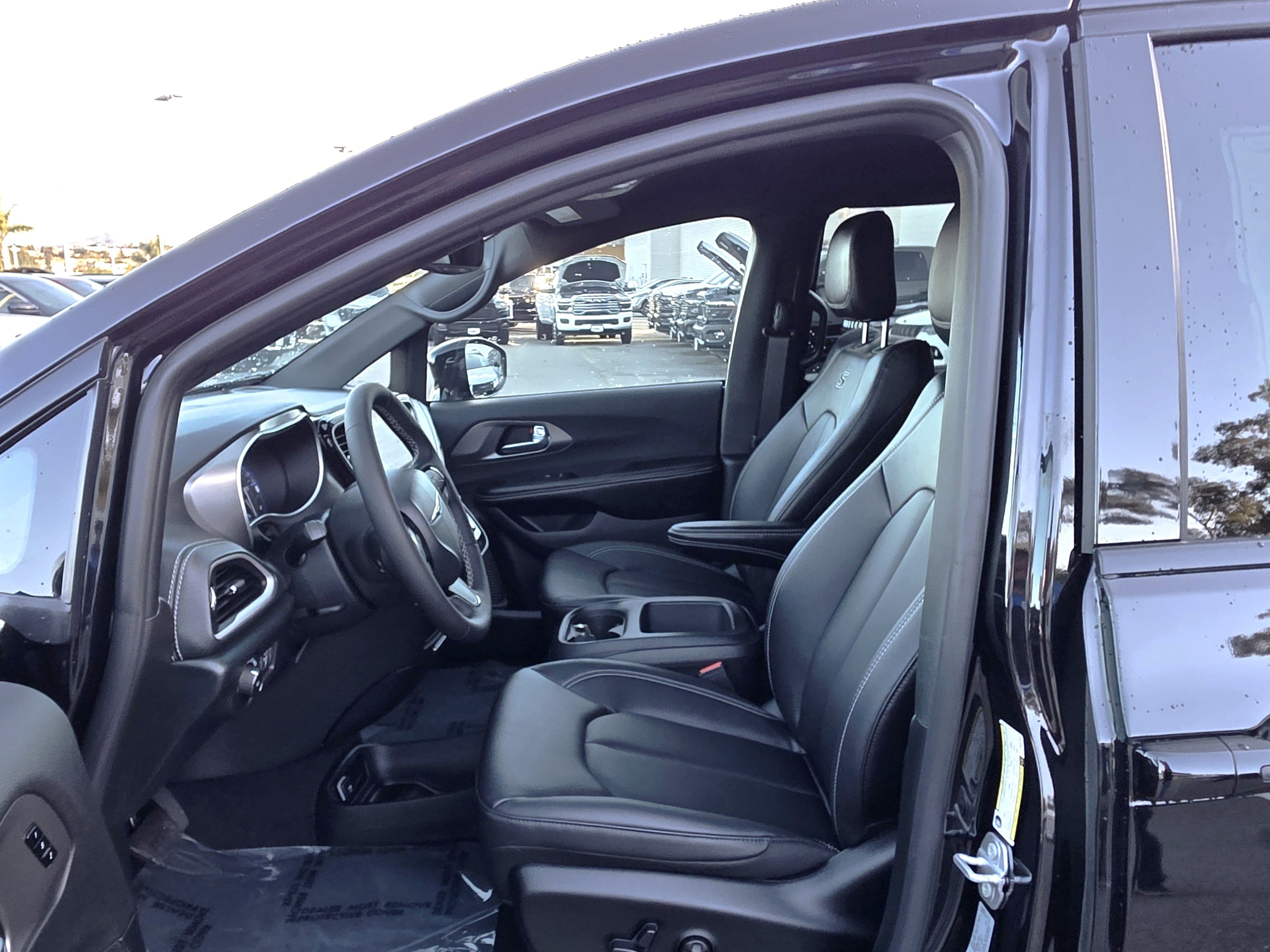 New 2026 Chrysler Pacifica Select w/ S Appearance Package image 12