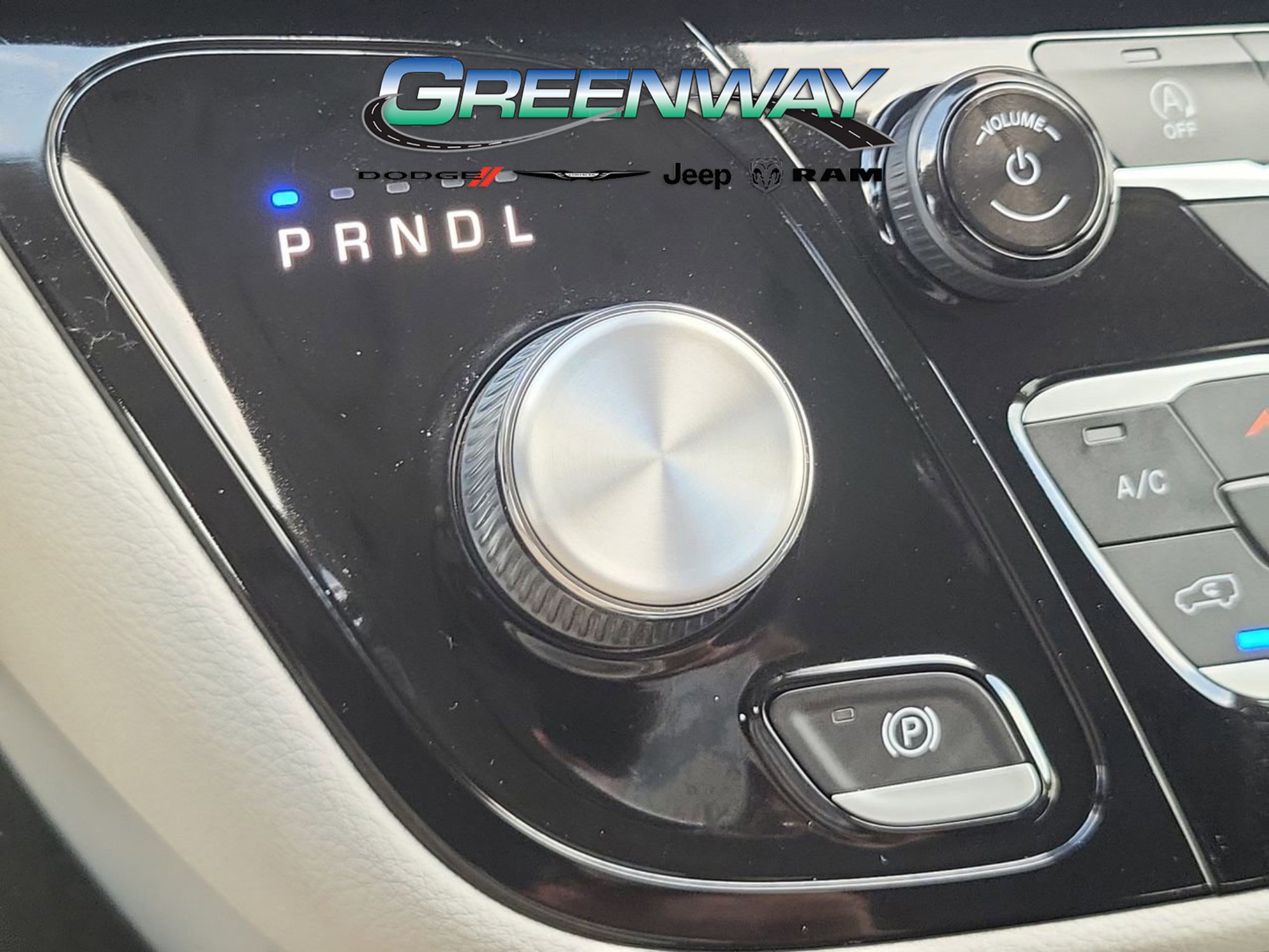 Used 2022 Chrysler Pacifica Touring-L image 23