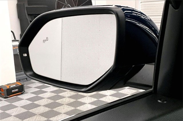 Used 2022 Volkswagen Atlas SEL Premium image 35