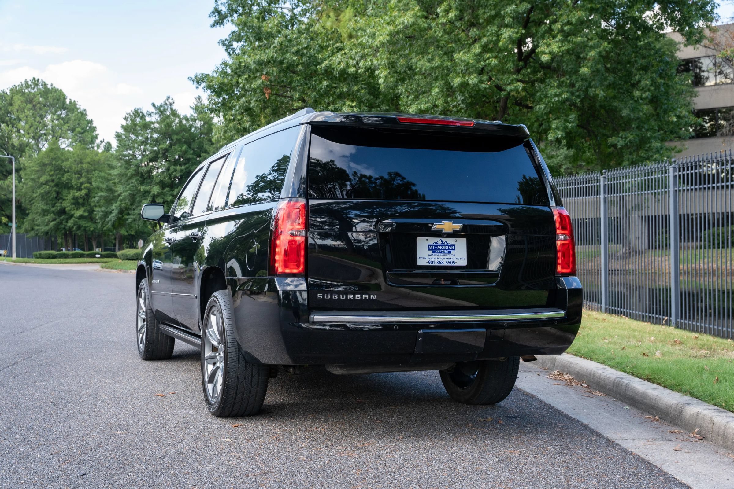 Used 2016 Chevrolet Suburban LTZ AWD/4WD image 7