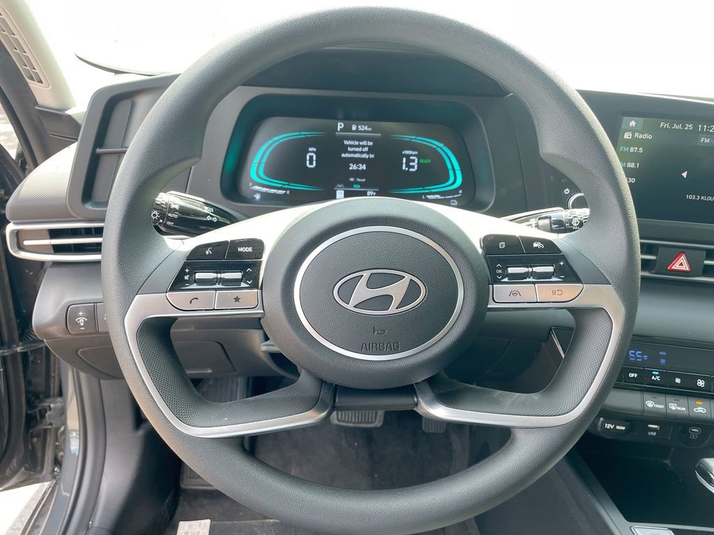 Used 2025 Hyundai Elantra Blue image 40