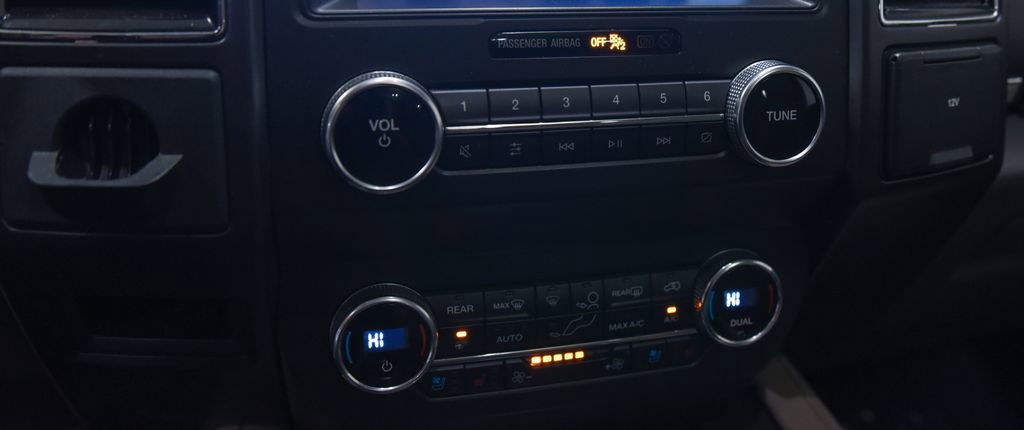 Used 2020 Ford Expedition Limited image 19