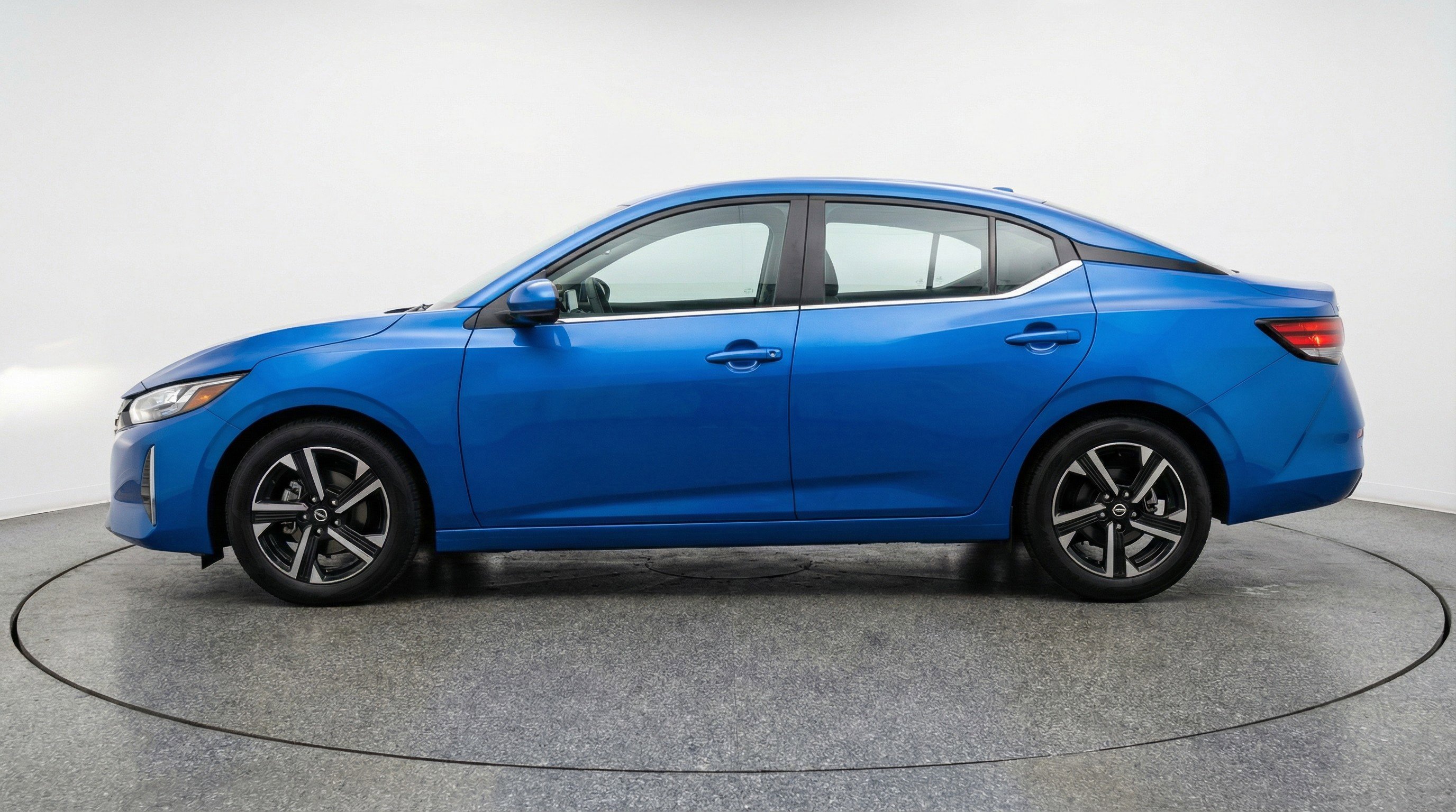 Used 2025 Nissan Sentra SV FWD image 5