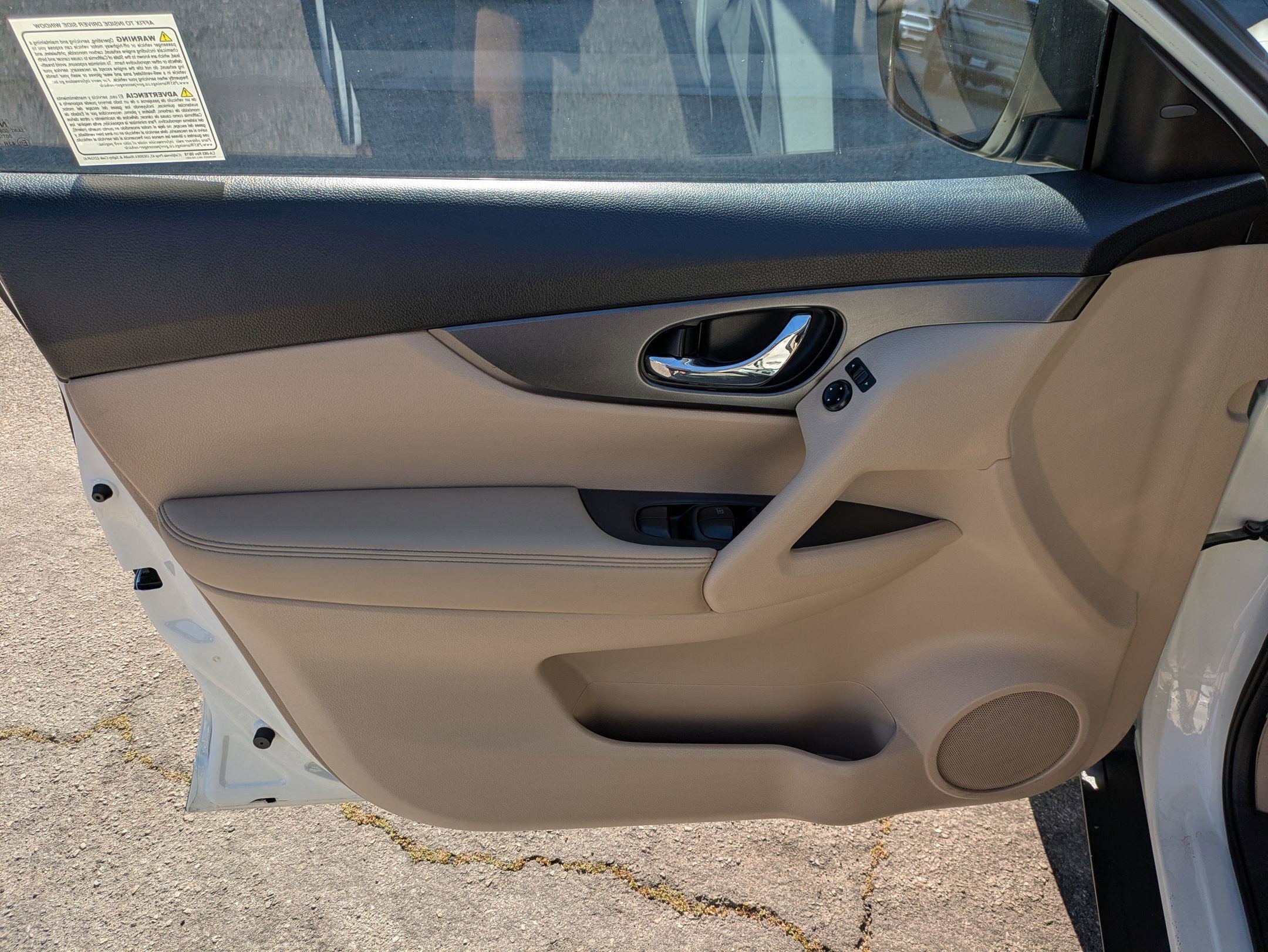 Used 2016 Nissan Rogue SV w/ SV Premium Package image 10