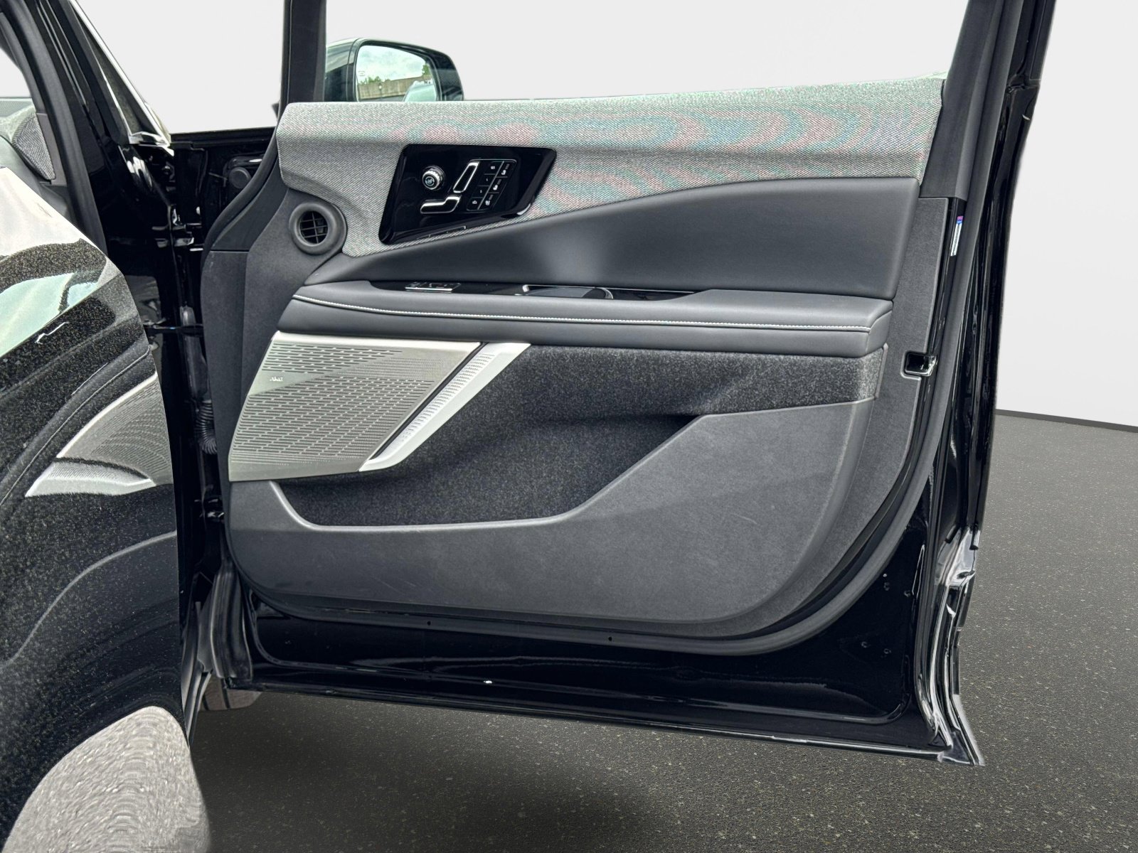 Certified 2025 Cadillac Optiq Luxury 2 w/ LPO, Floor Liner Package AWD/4WD image 13