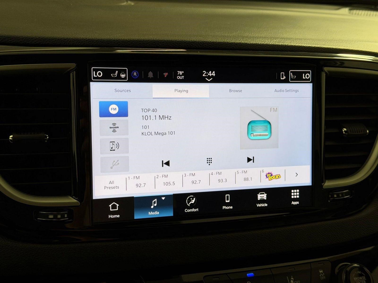 Used 2026 Chrysler Pacifica Select image 26