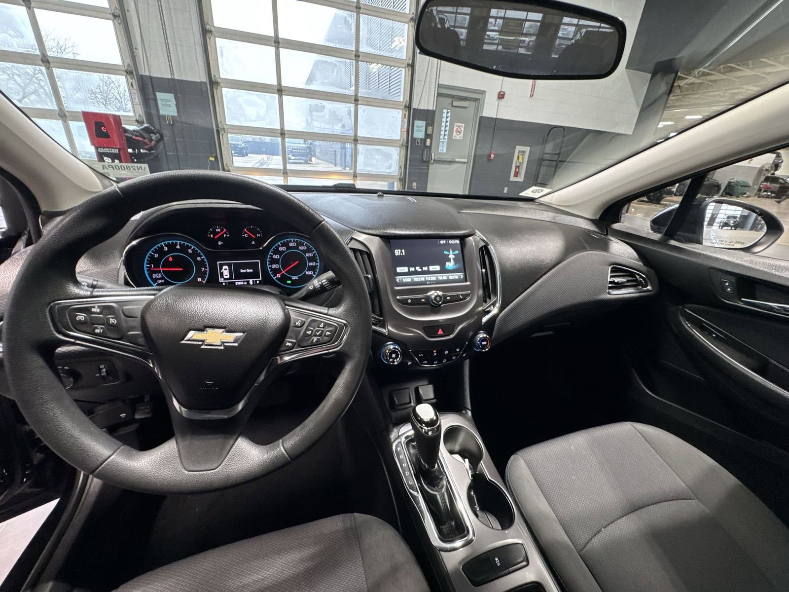 Used 2017 Chevrolet Cruze LT w/ Convenience Package image 28