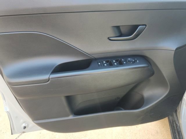 Used 2025 Hyundai Kona SEL image 22