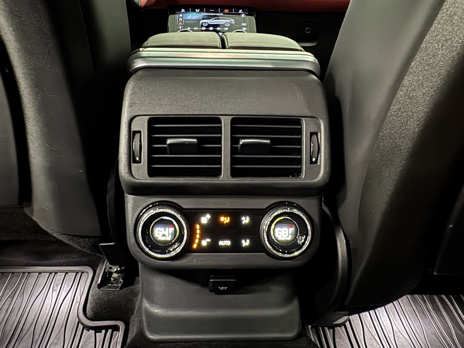 Used 2020 Land Rover Range Rover Velar SV Autobiography Dynamic image 37