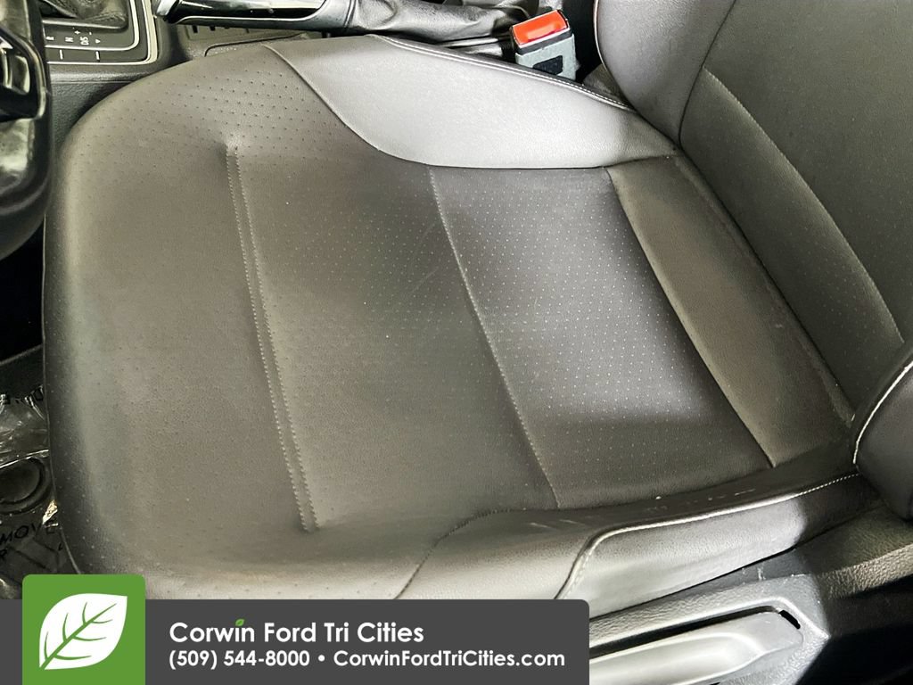 Used 2015 Volkswagen Golf S FWD image 21