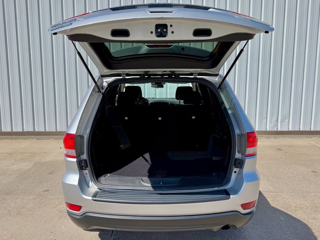 Used 2012 Jeep Grand Cherokee Laredo w/ Laredo E Group AWD/4WD image 16