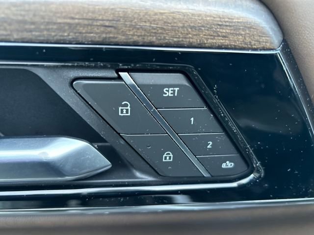 Certified 2025 GMC Yukon Denali Ultimate w/ LPO, Floor Liner Package image 15