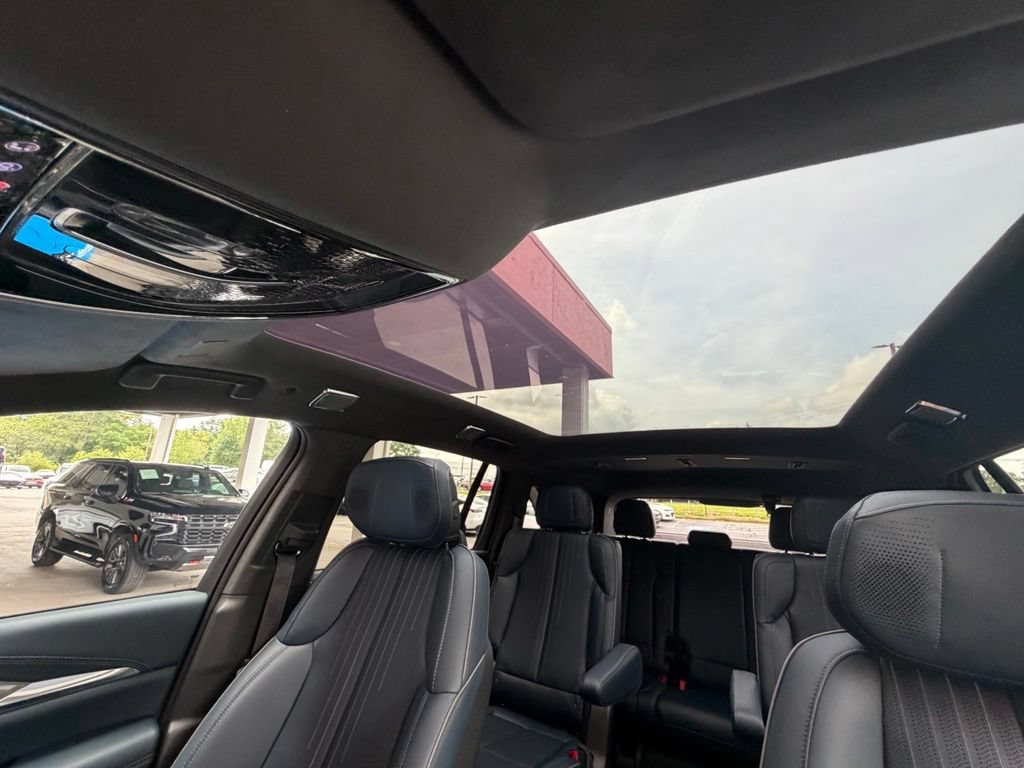 Used 2025 Cadillac Escalade IQ Luxury 2 w/ LPO, Premium Carpet Package AWD/4WD image 31