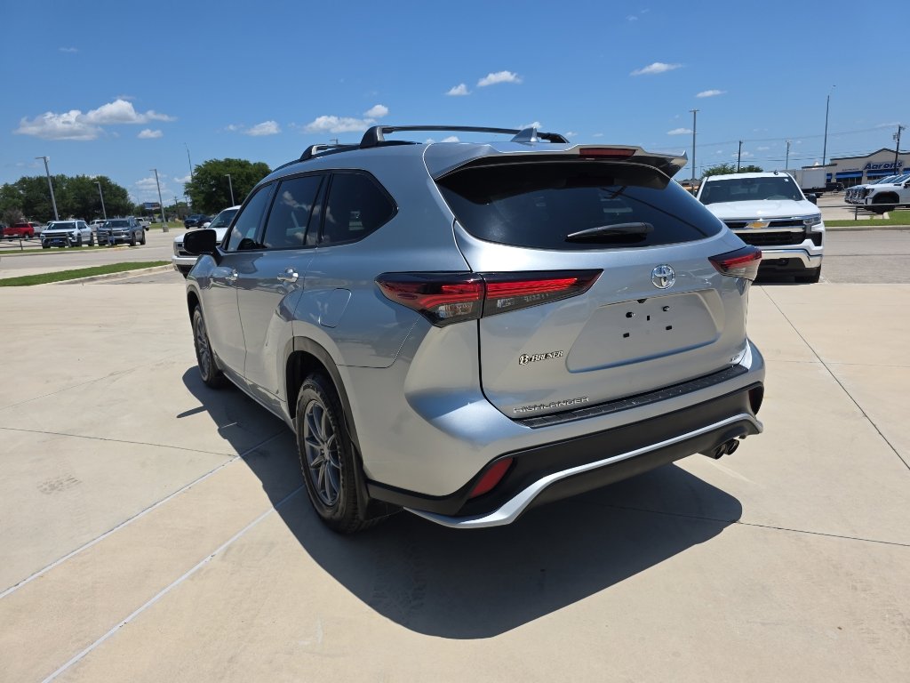 Certified 2024 Toyota Highlander XSE FWD image 16