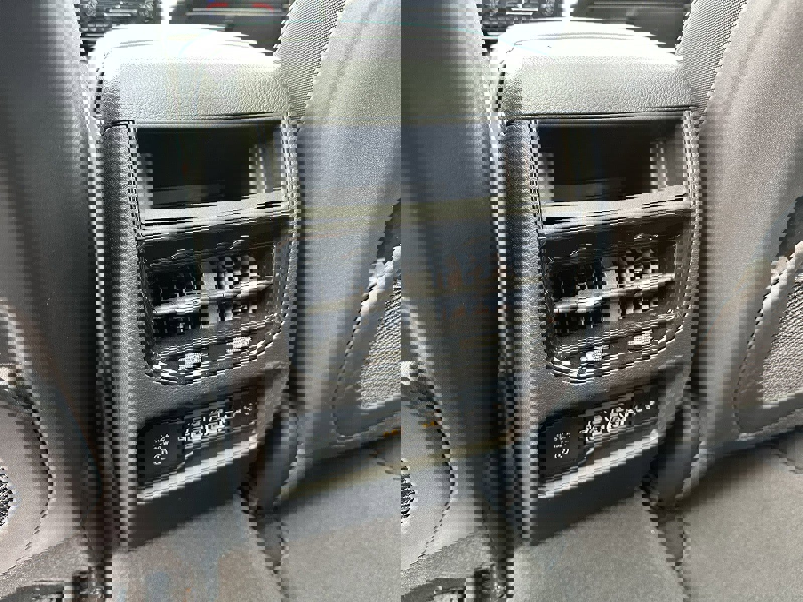 New 2022 Jeep Grand Cherokee Limited 4xe w/ Luxury Tech Group II image 12