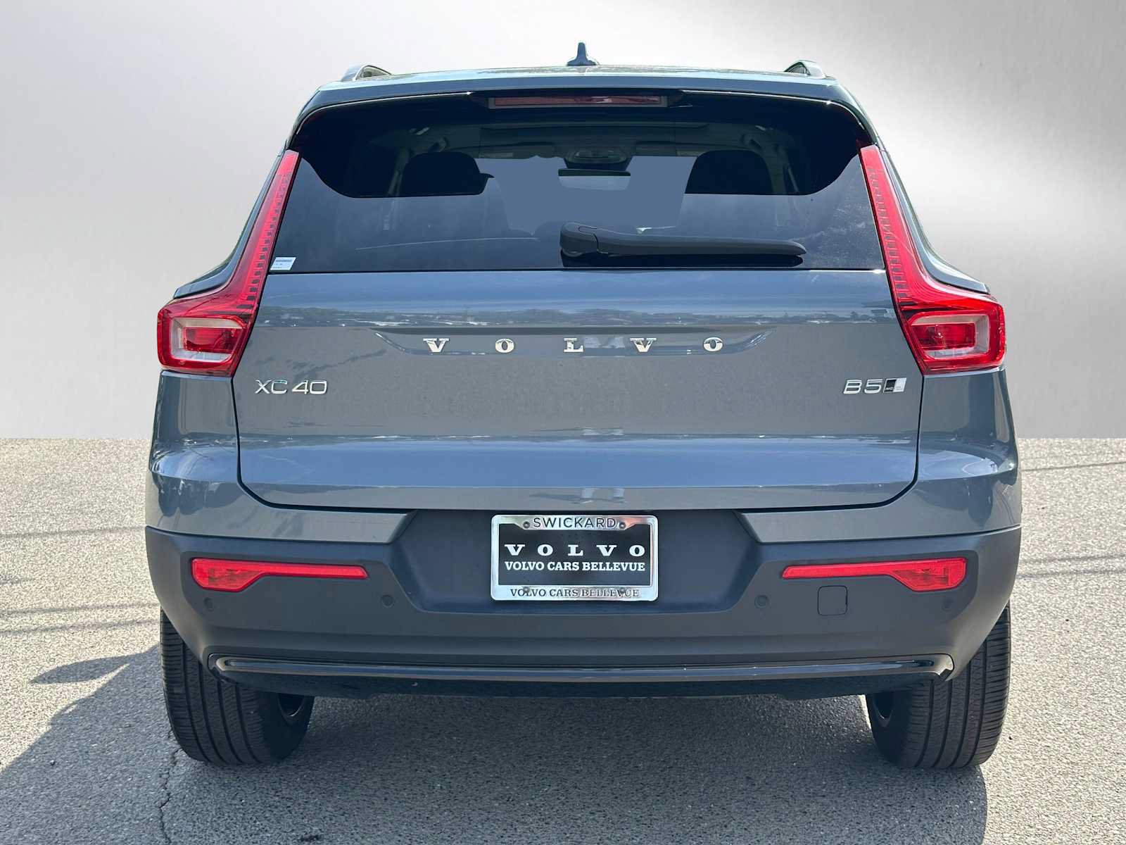 Certified 2023 Volvo XC40 B5 Plus w/ Driver Assist Package AWD/4WD image 5