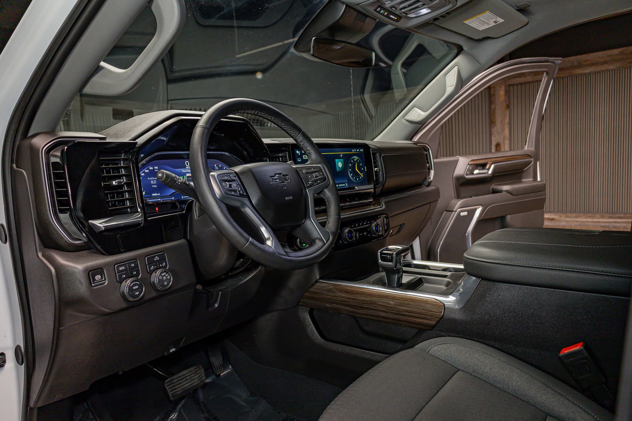 Used 2024 Chevrolet Silverado 1500 LT Trail Boss w/ Convenience Package II image 12