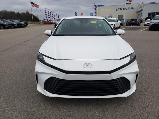 Used 2025 Toyota Camry LE FWD video 2