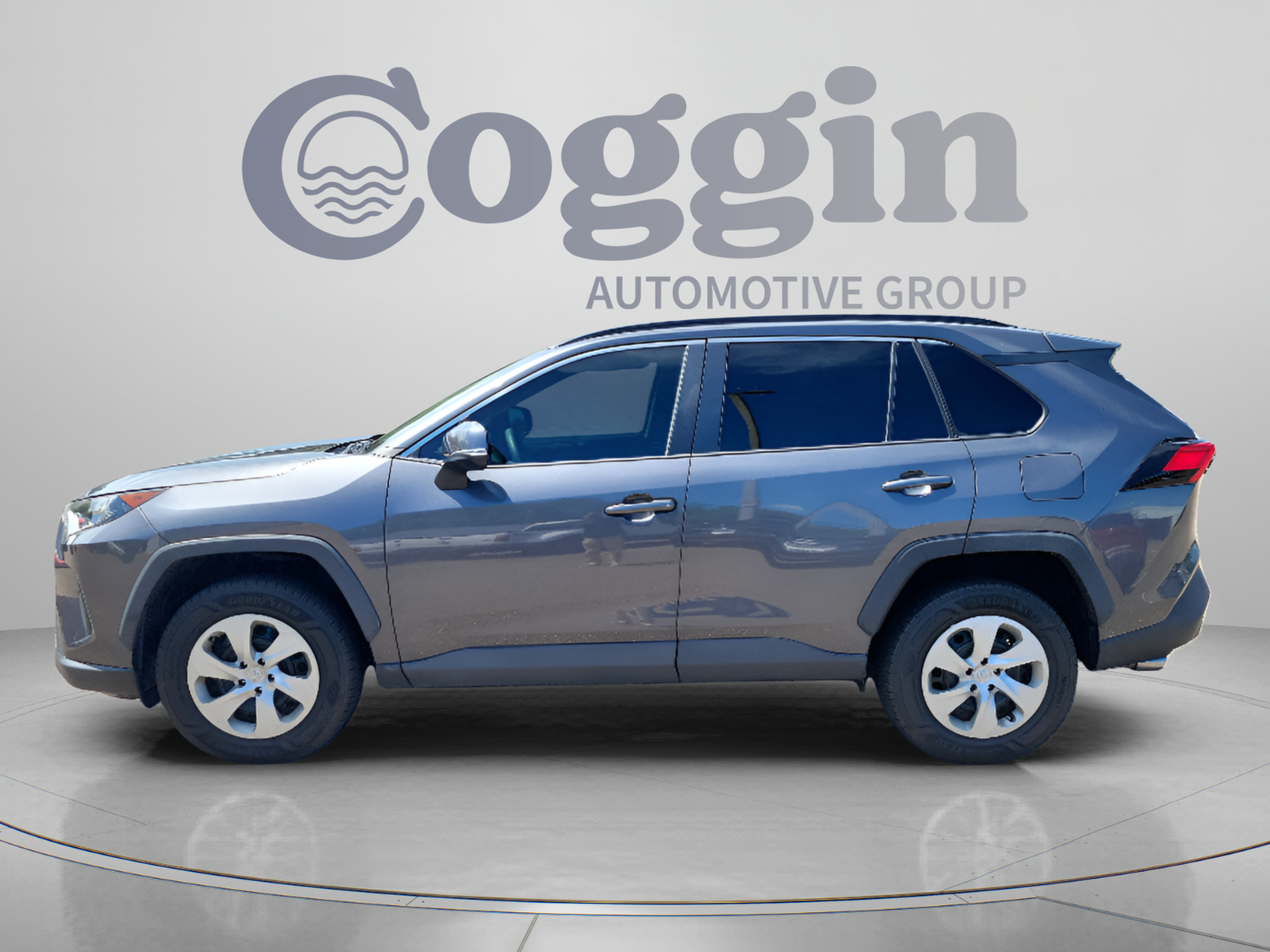 Used 2019 Toyota RAV4 LE FWD video 2