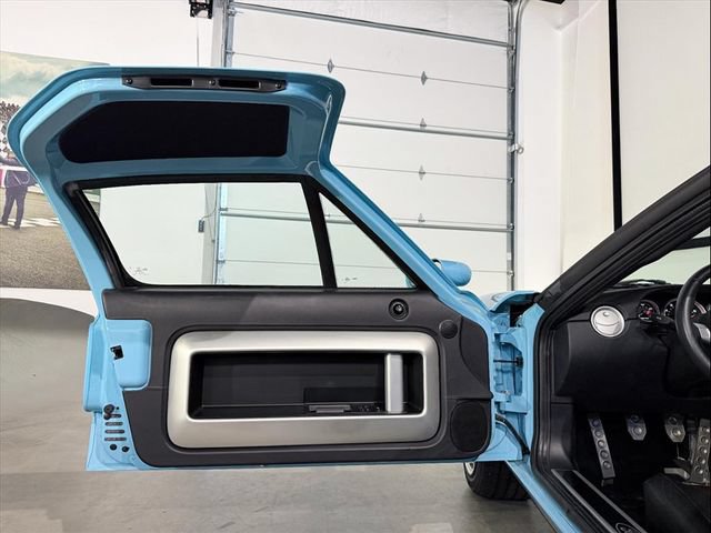 Used 2006 Ford GT RWD image 40