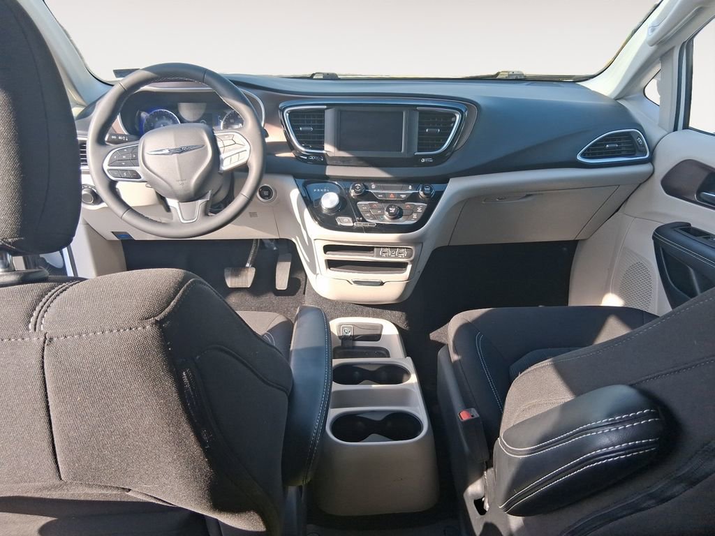 Used 2024 Chrysler Voyager LX FWD image 10
