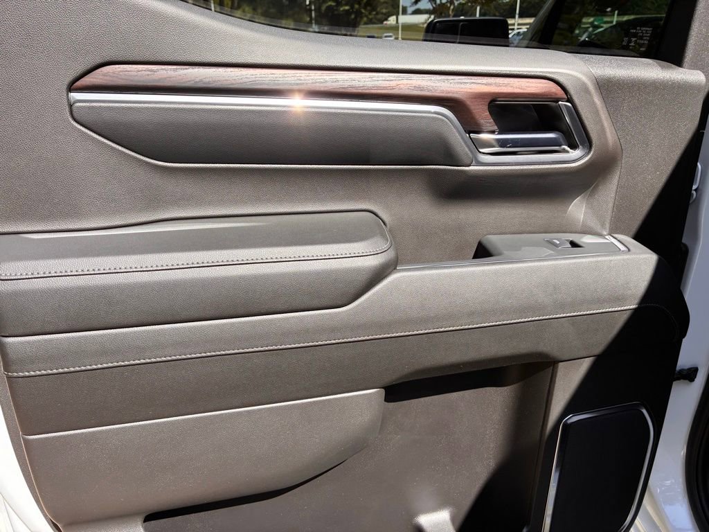 Used 2024 GMC Sierra 1500 SLT image 15