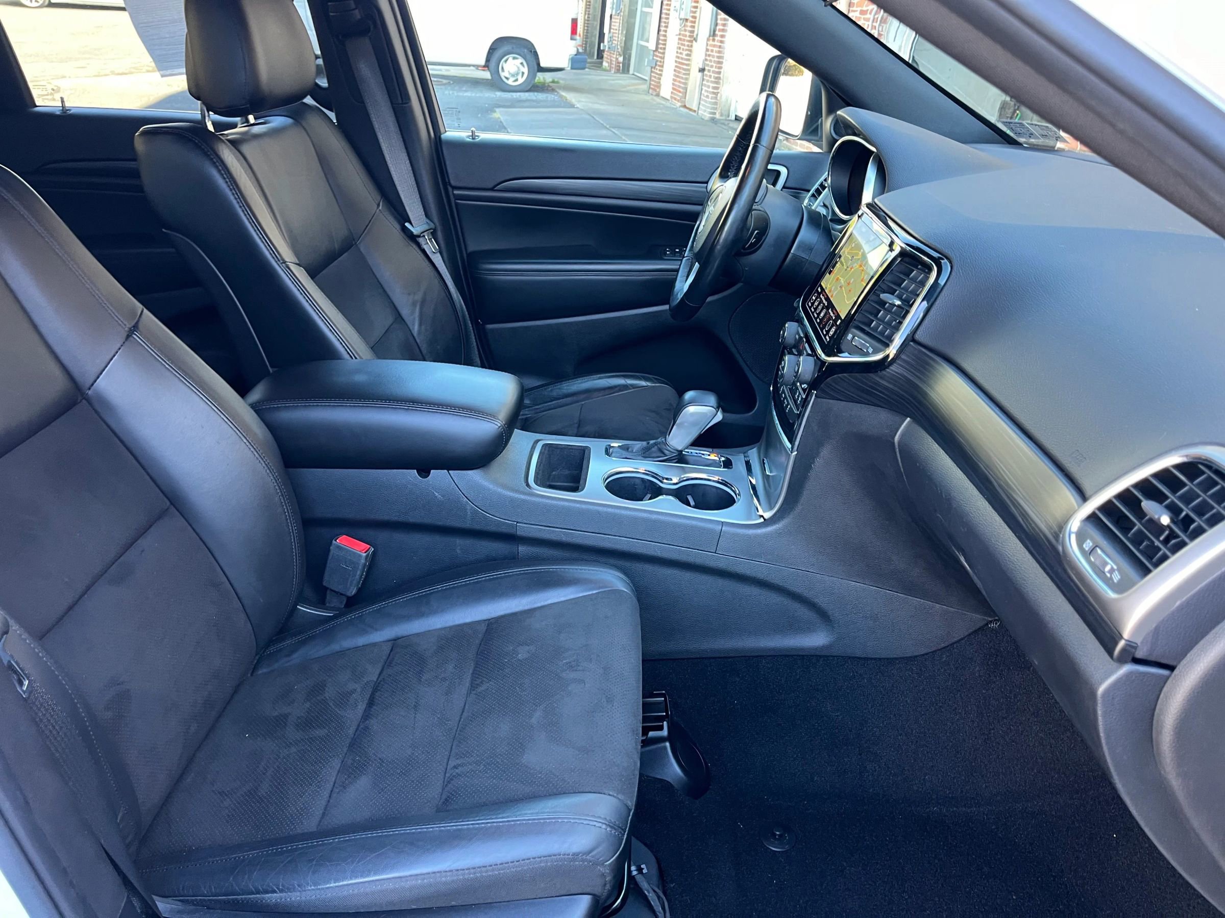 Used 2021 Jeep Grand Cherokee Laredo X image 12