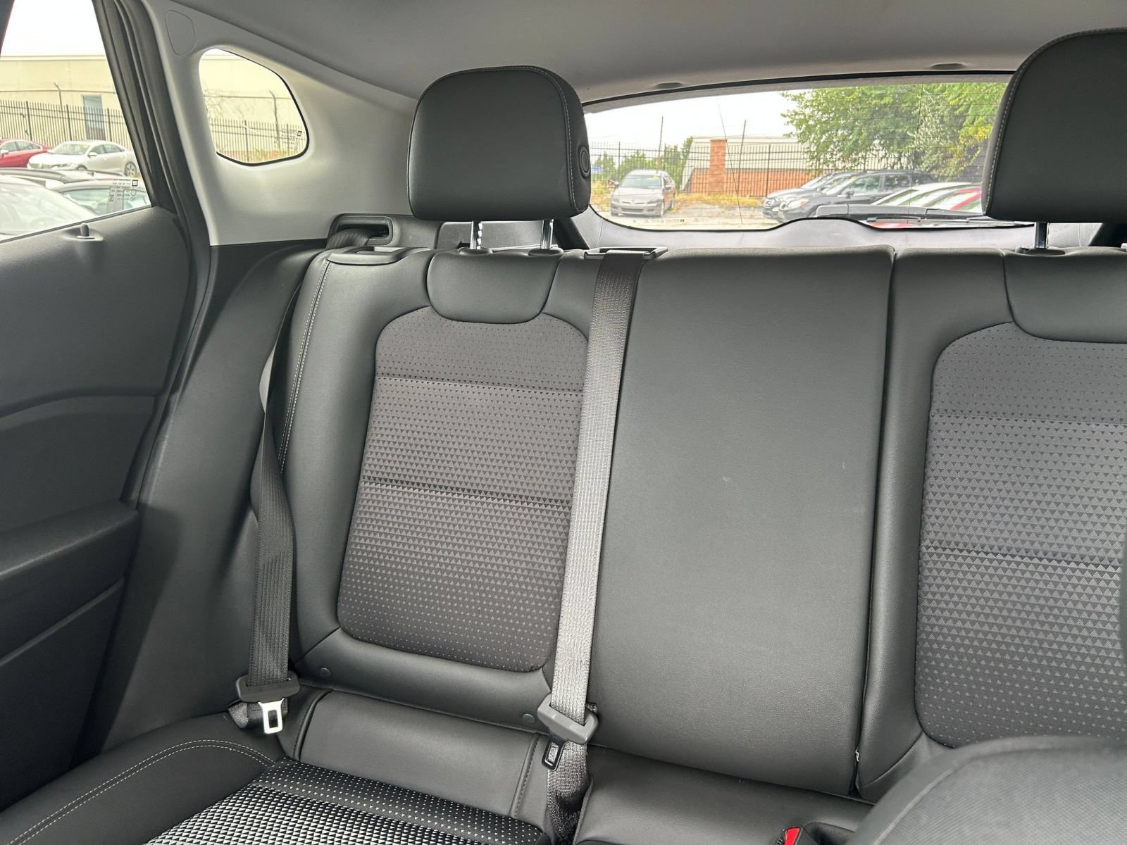 Used 2025 Chevrolet Trax LT w/ LT Convenience Package FWD image 34
