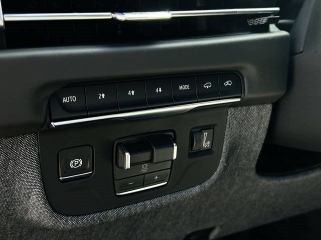 New 2026 Cadillac Escalade ESV Platinum Luxury AWD/4WD image 13