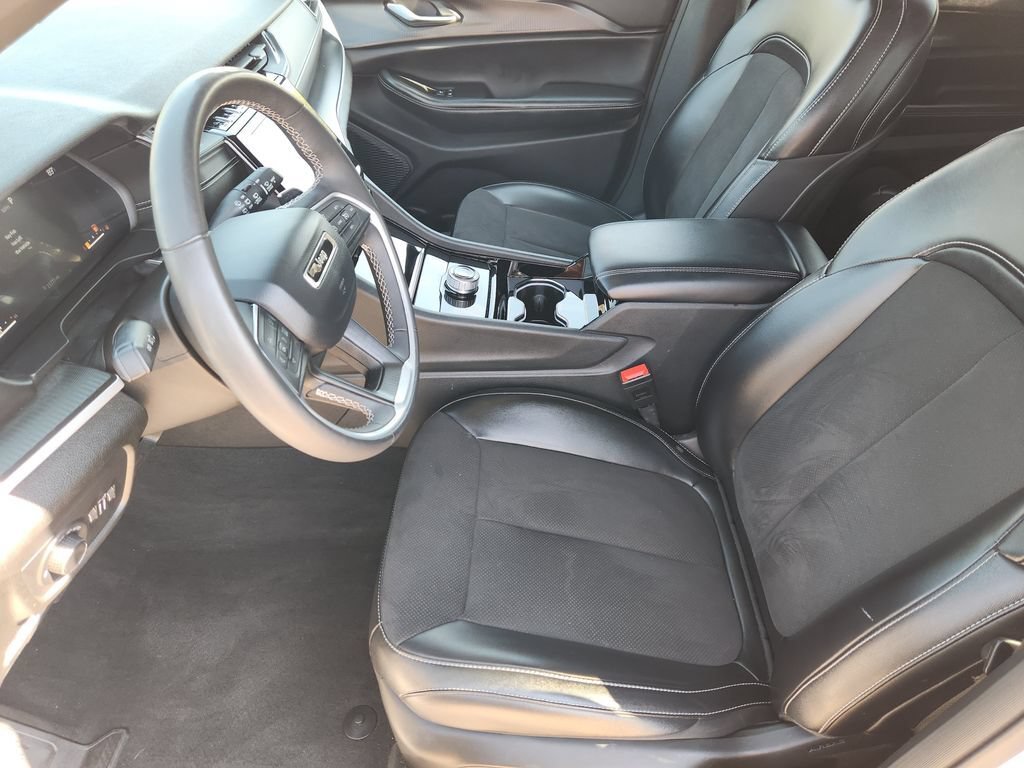Used 2023 Jeep Grand Cherokee L Laredo AWD/4WD image 16