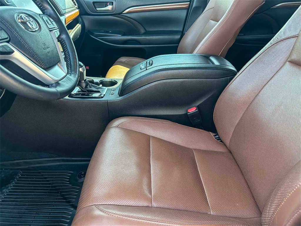 Used 2018 Toyota Highlander Limited Platinum image 13