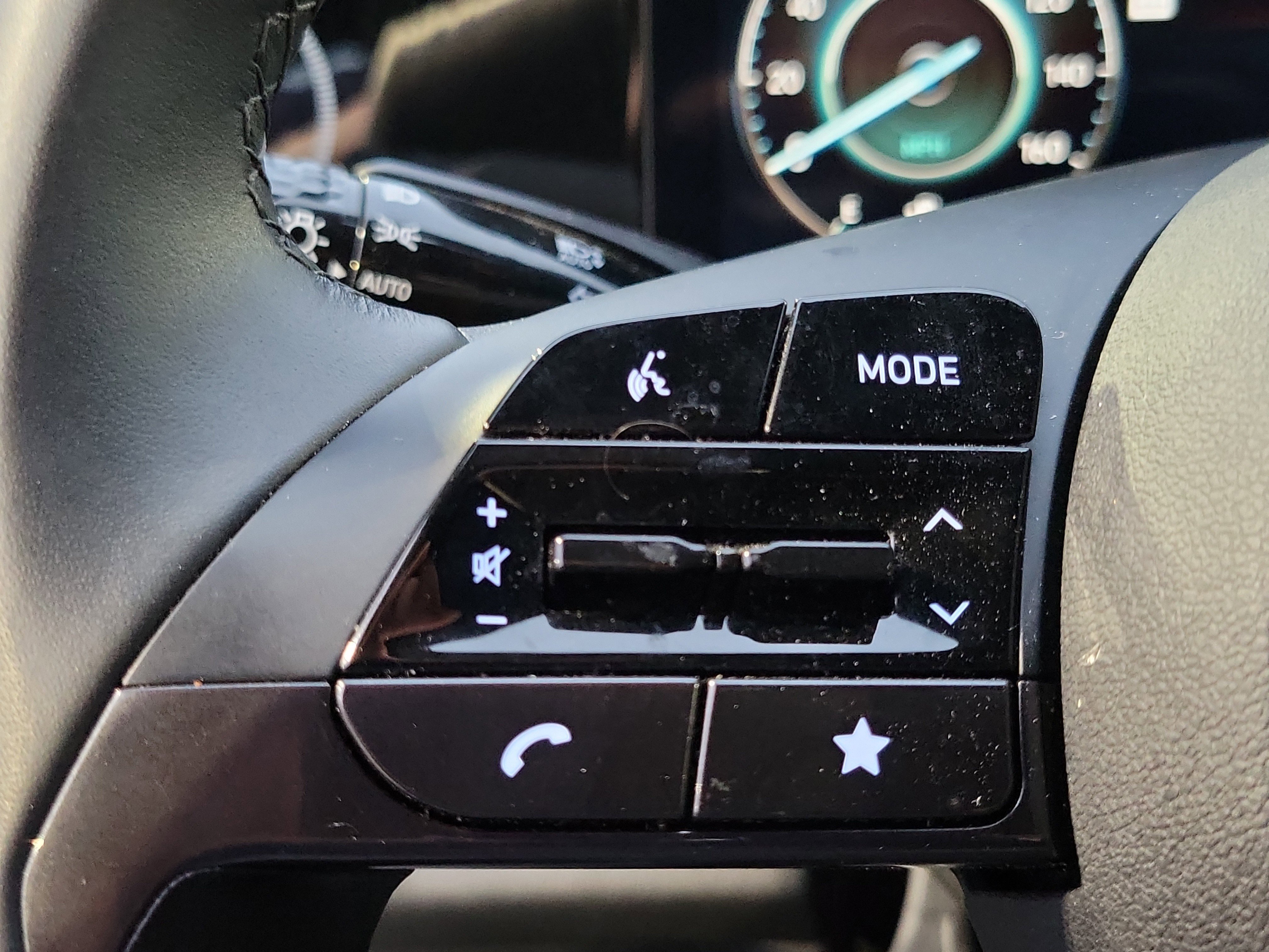 Certified 2025 Hyundai Elantra SEL image 9