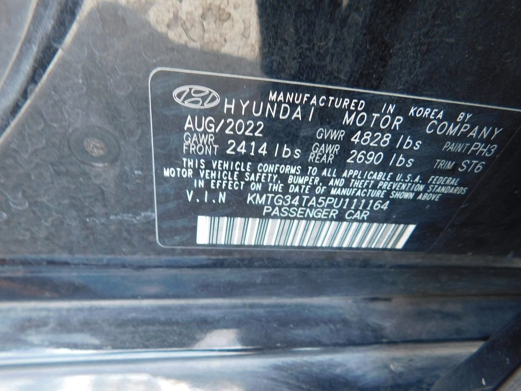 Used 2023 Genesis G70 2.0T w/ Sport Prestige Package image 9