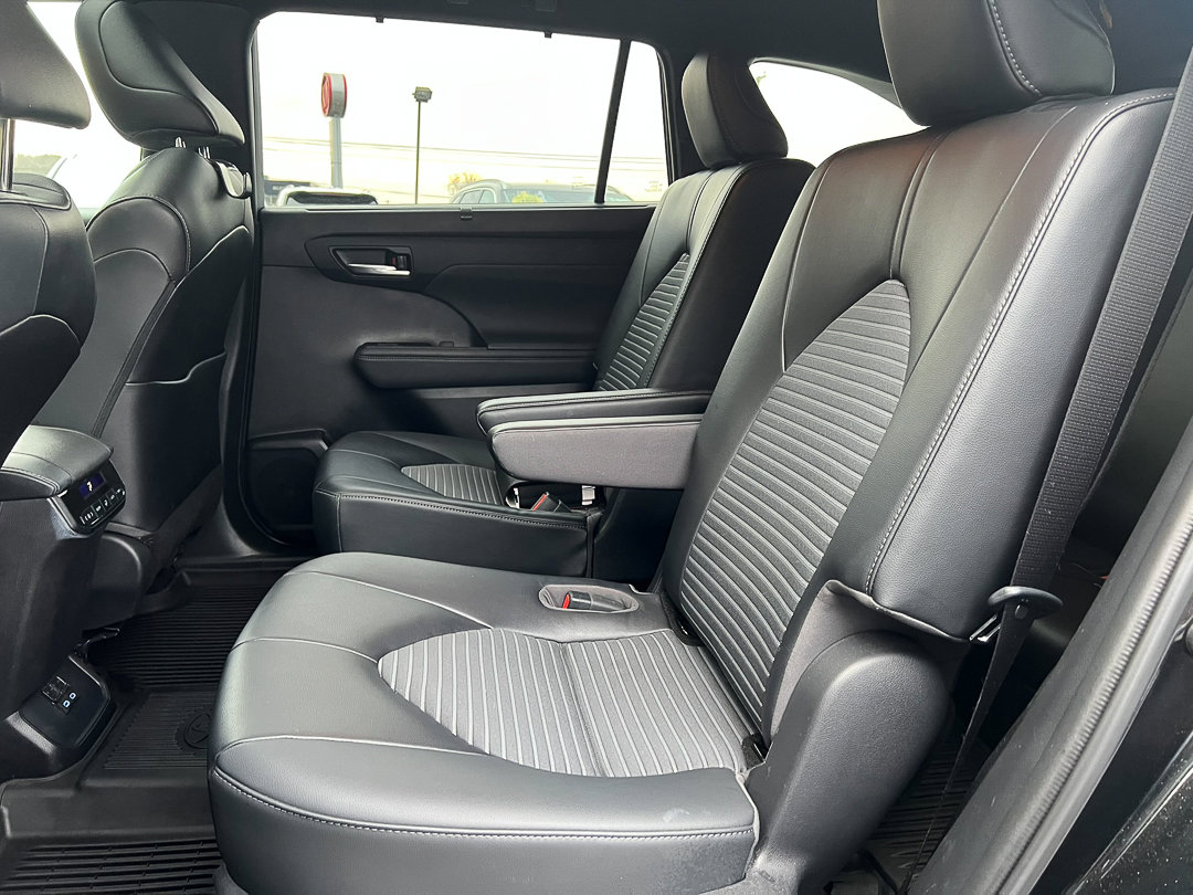 Used 2022 Toyota Highlander XSE image 29