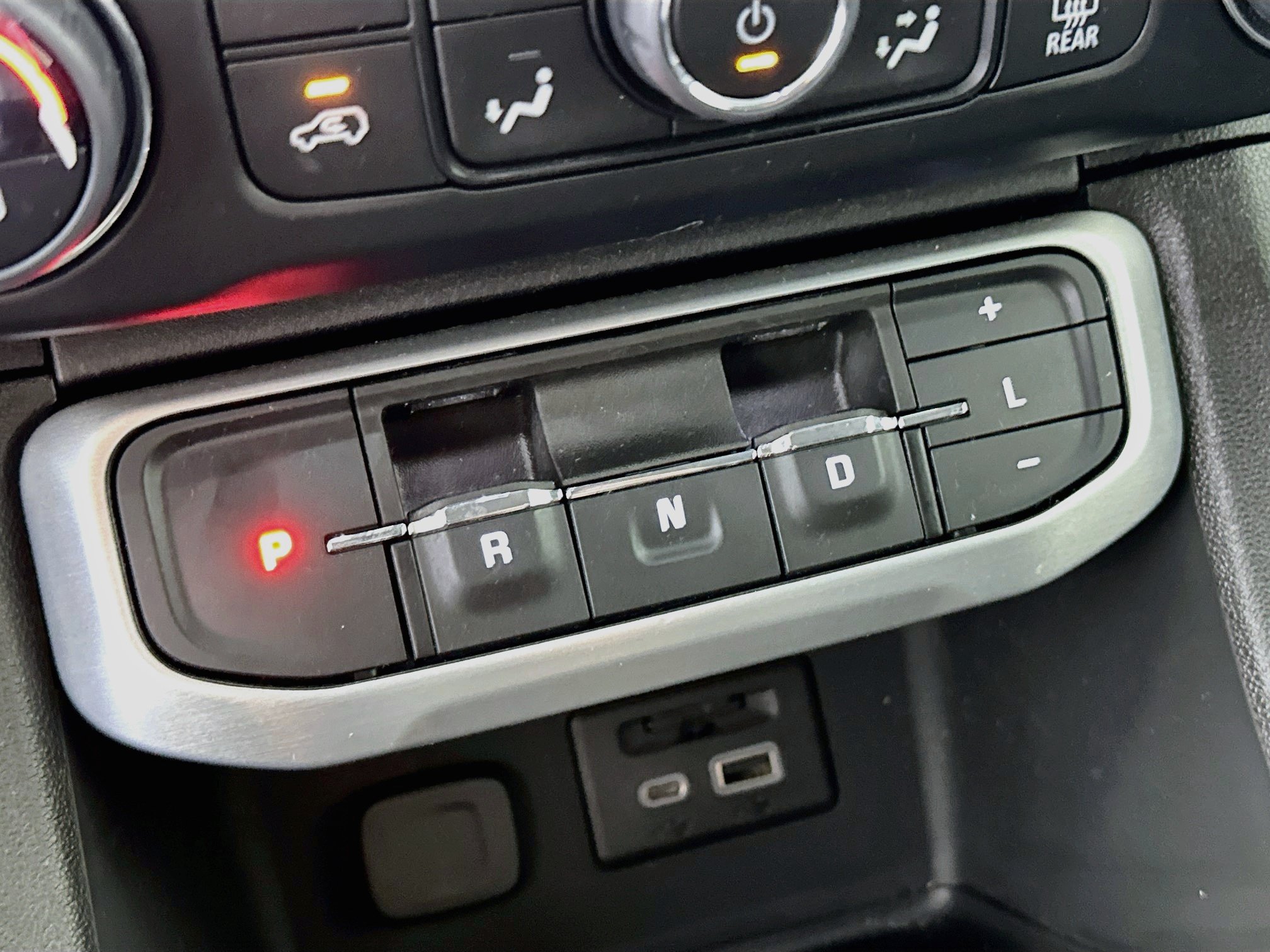 Used 2023 GMC Acadia SLE w/ Driver Convenience Package FWD image 25