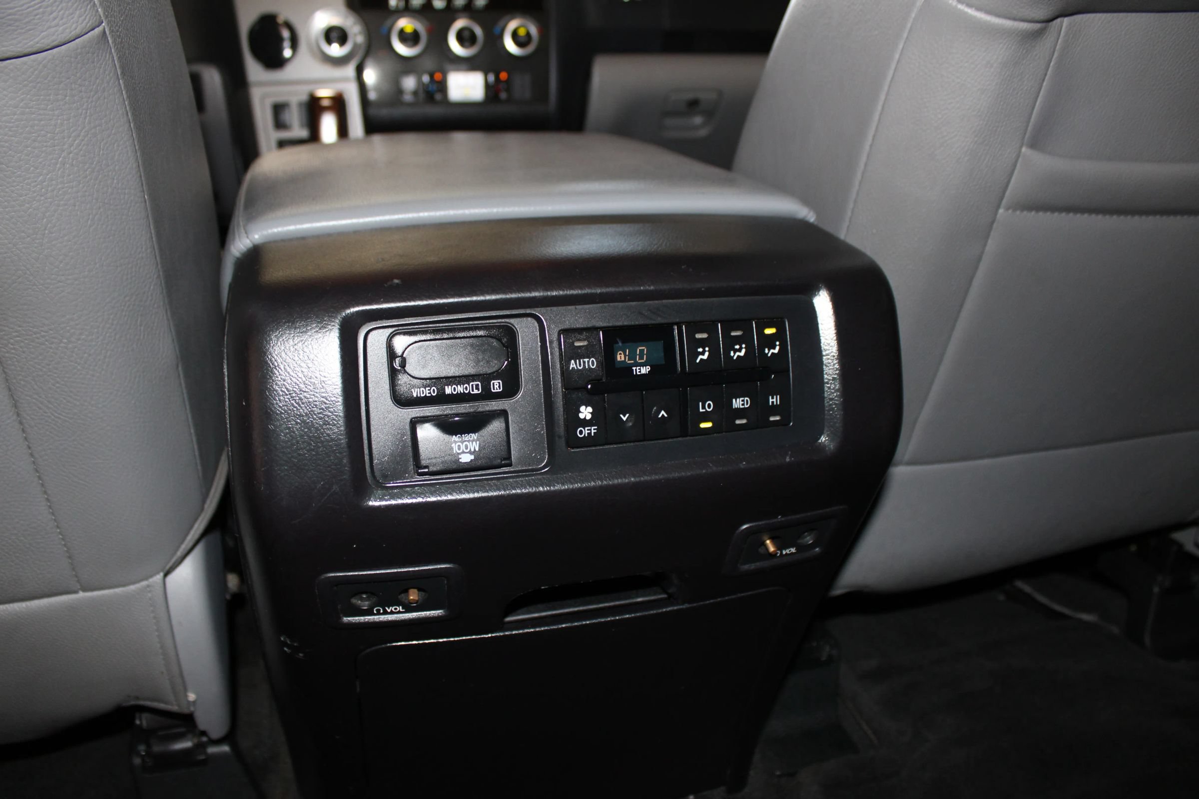 Used 2014 Toyota Sequoia Platinum RWD image 29