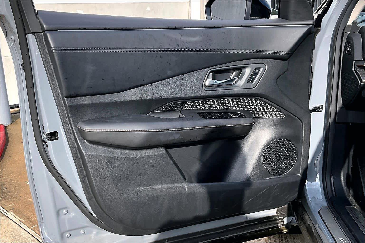Certified 2023 Nissan Ariya AWD image 19