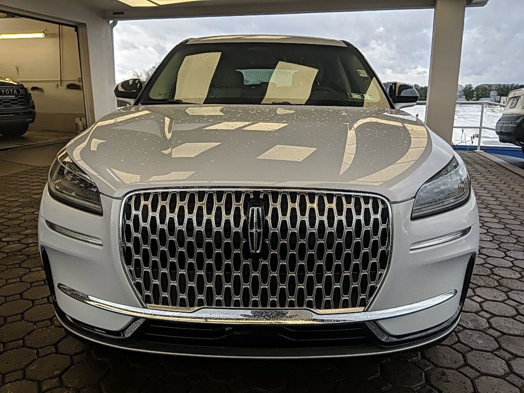 Certified 2025 Lincoln Corsair AWD image 2