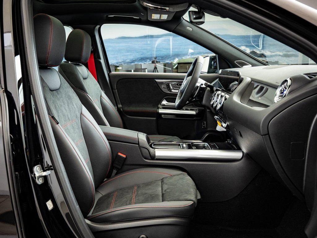 New 2026 Mercedes-Benz GLA 35 AMG 4MATIC image 23