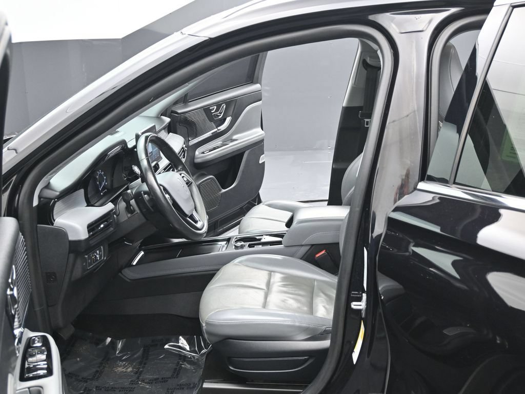 Used 2022 Lincoln Corsair AWD w/ Premium Package image 13