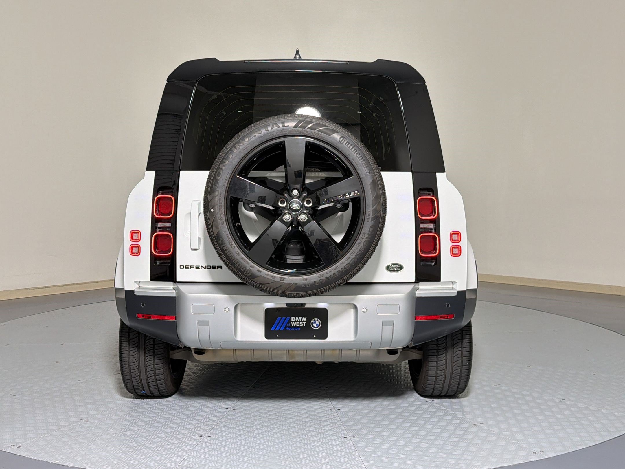 Used 2023 Land Rover Defender 110 S AWD/4WD image 10