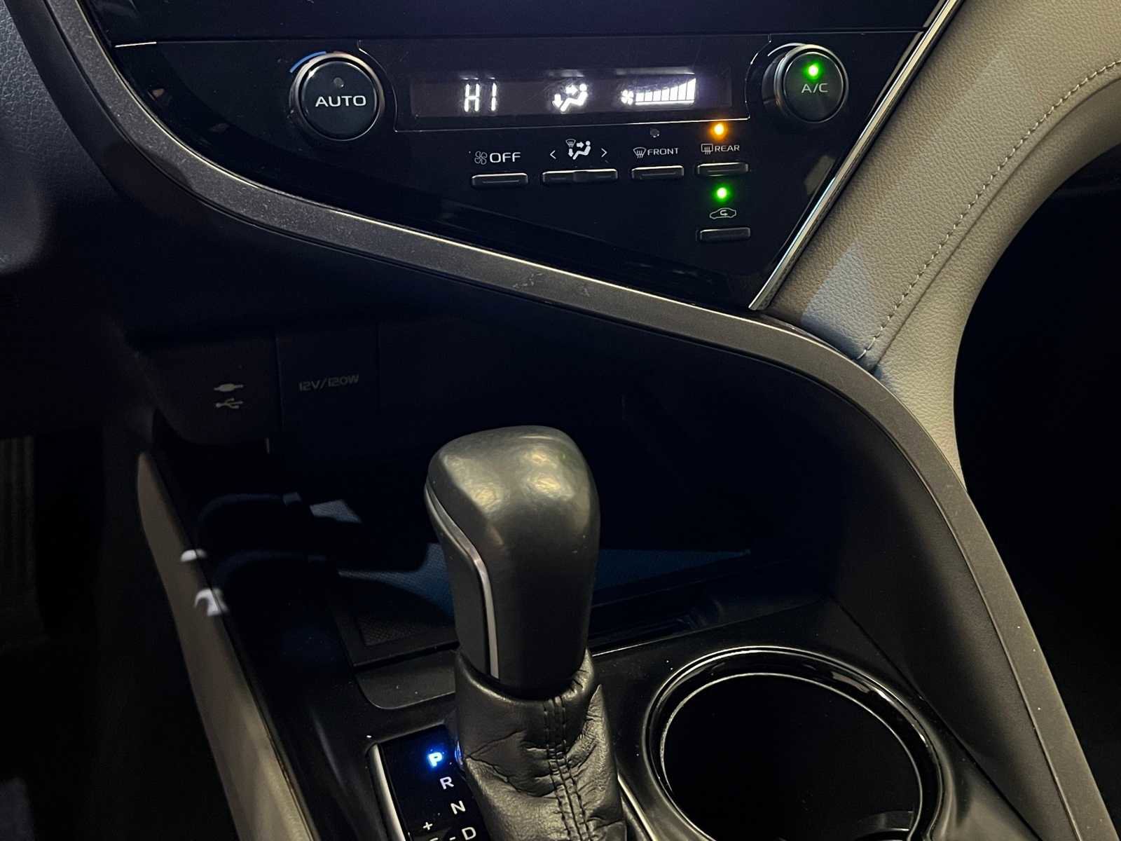 Used 2018 Toyota Camry SE image 23