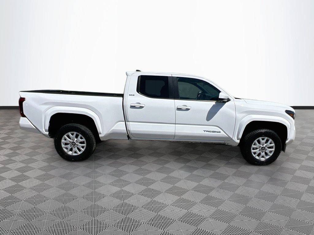 Used 2024 Toyota Tacoma SR5 AWD/4WD image 8