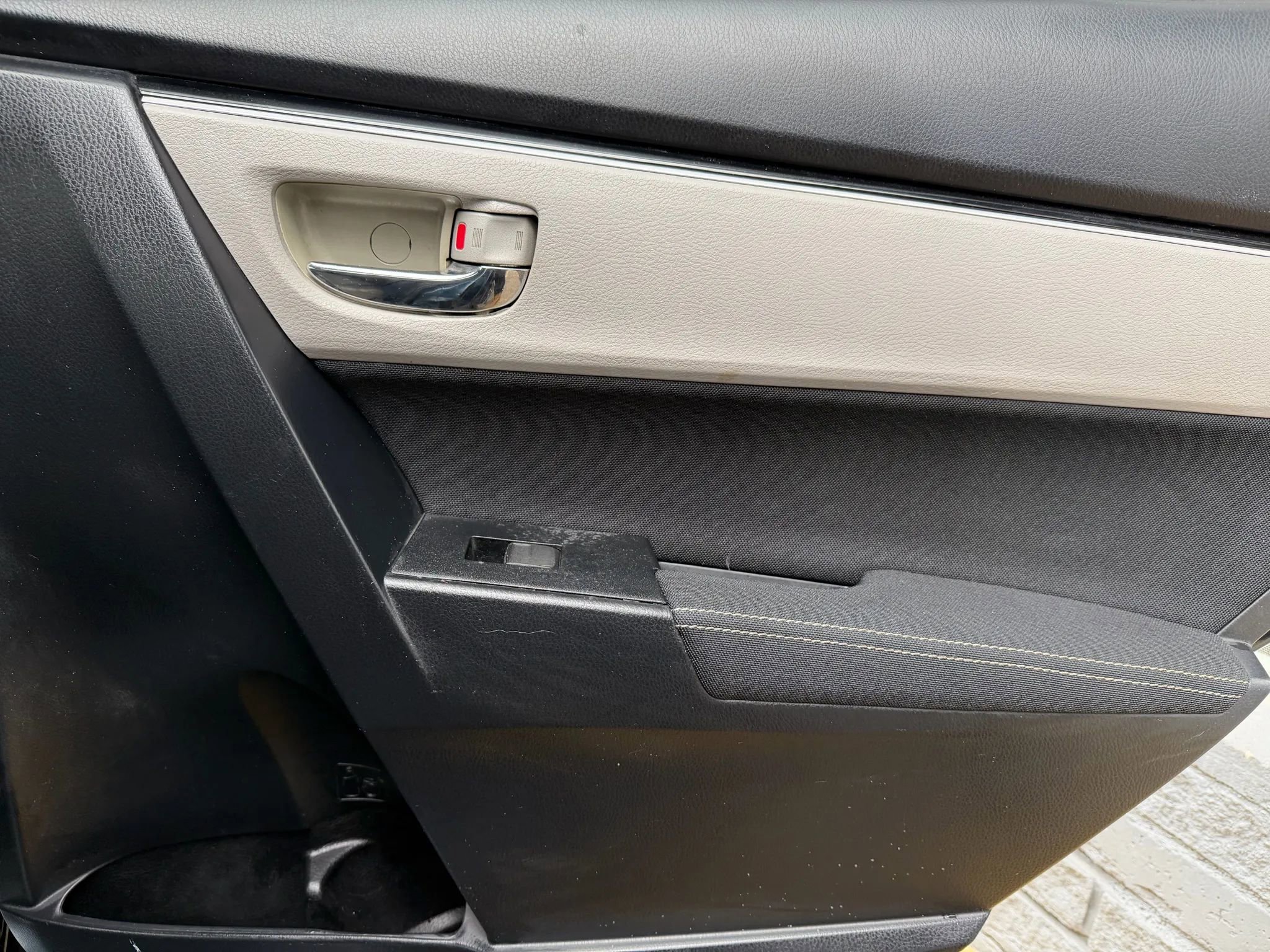 Used 2018 Toyota Corolla LE image 13