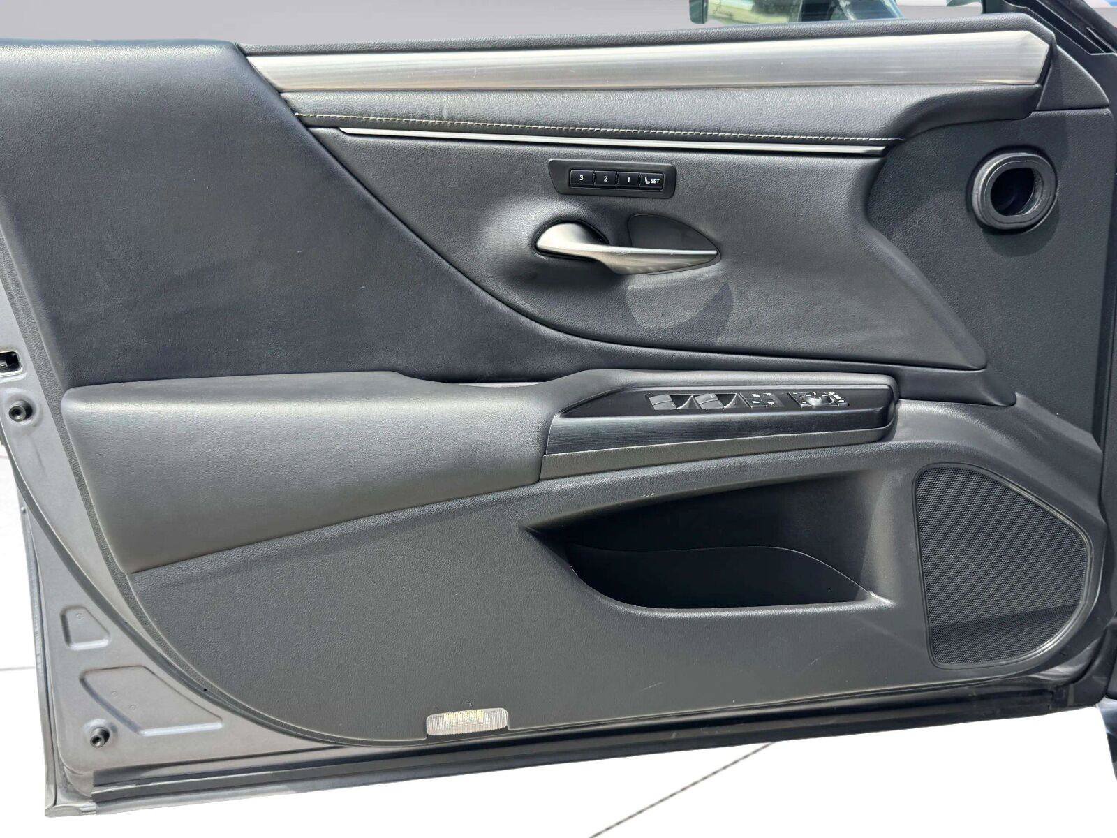 Used 2020 Lexus ES 350 F Sport w/ Accessory Package 2 FWD image 18