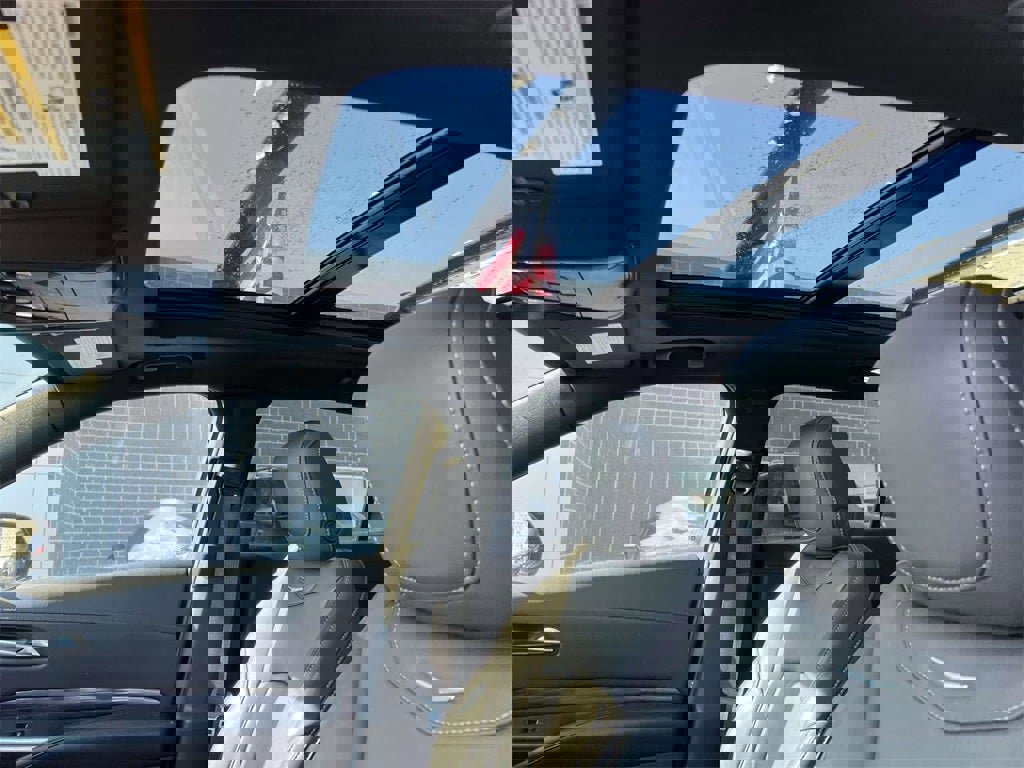 Used 2023 Cadillac XT4 Luxury w/ Cold Weather Package image 27