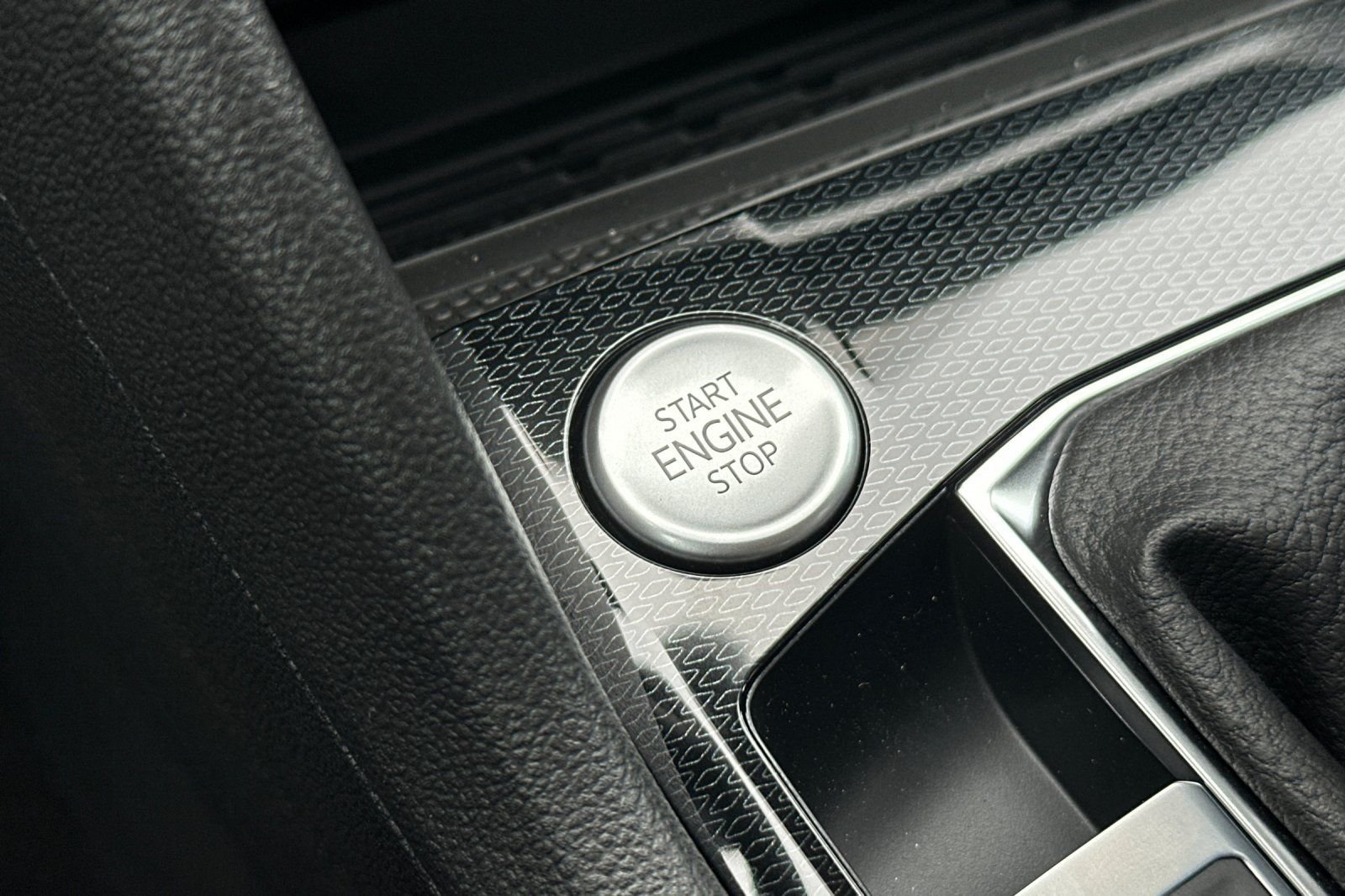 New 2026 Volkswagen Taos SE FWD image 22
