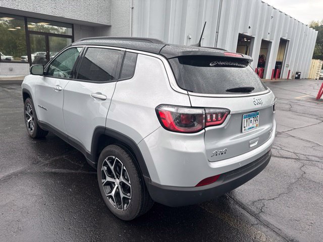 Used 2024 Jeep Compass Limited AWD/4WD image 7